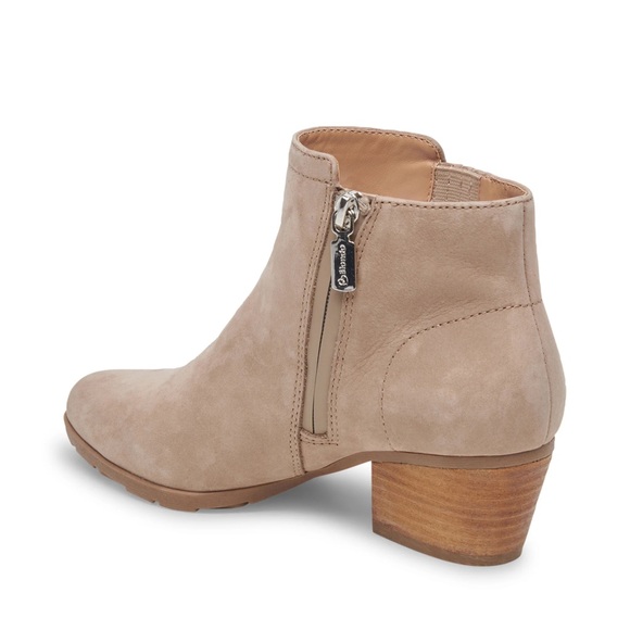 Blonde Chunky Ankle Boots. Waterproof. Sand color 2024. Great condition. 7 - Picture 3 of 12